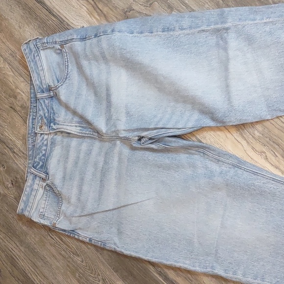 American Eagle Light Wash Mom Jeans Size 16 Regular - Picture 2 of 10